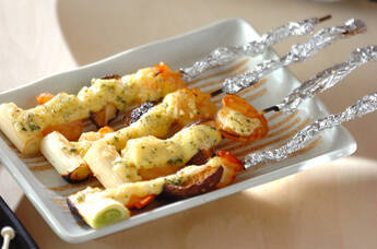 エビとネギの串焼き