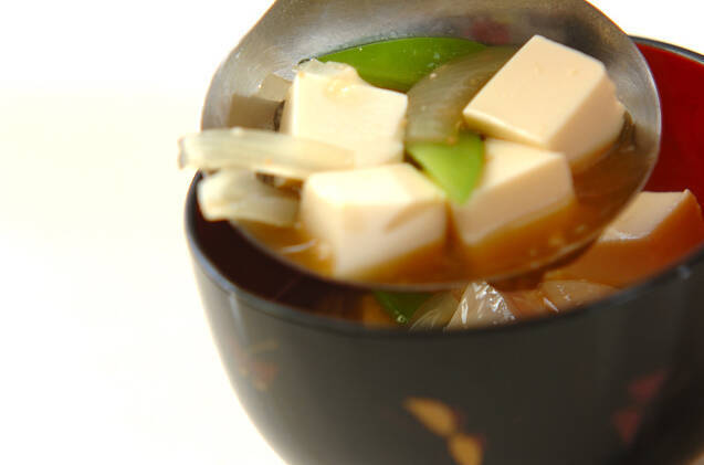 キヌサヤと豆腐のみそ汁の作り方の手順5