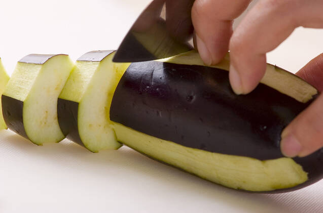 ナスとトマトのペンネの作り方の手順1