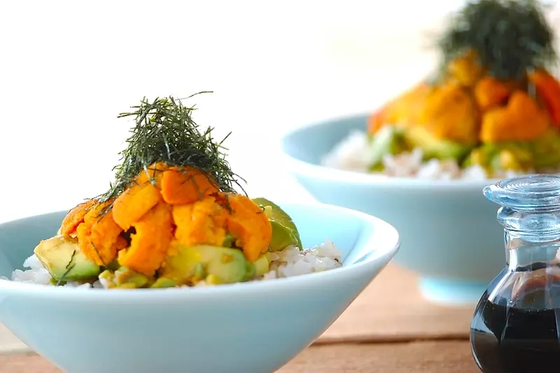 ウニとアボカドの和風さっぱり丼 レシピ 作り方 E レシピ 料理のプロが作る簡単レシピ