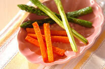 アスパラとニンジンの素揚げ