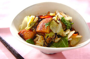 調味料２つ！さつま揚げとキャベツの塩昆布炒め