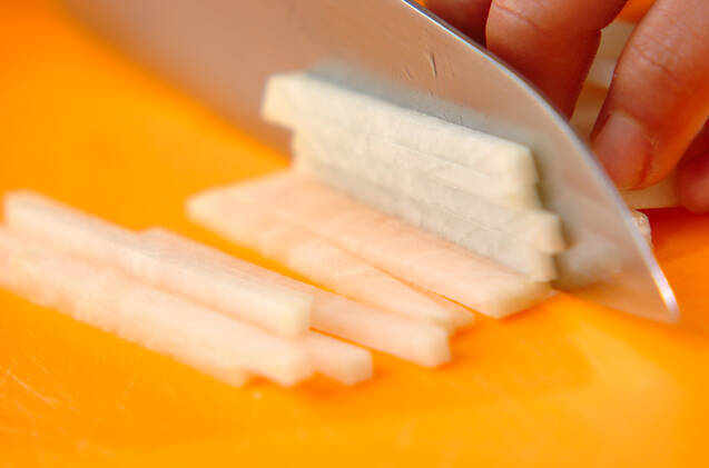 大根とカニカマサラダの作り方の手順1