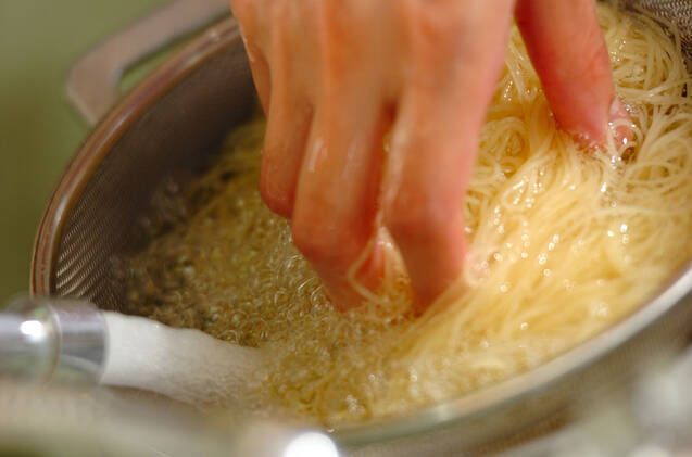 納豆と塩トマトの冷製カッペリーニの作り方の手順2