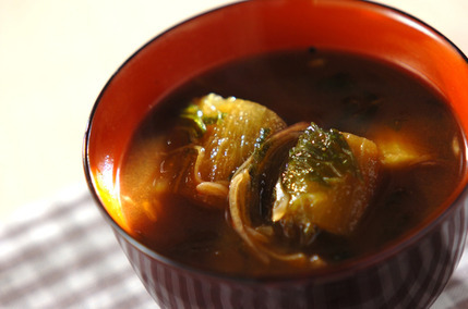 焼きナスの赤みそ汁