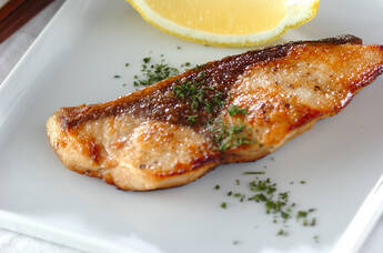 洋食の基本！ふっくらブリのムニエル