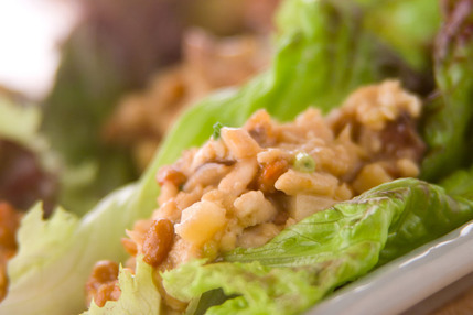 鶏肉納豆のレタス包み