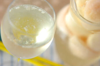 ピーチ入りワイン