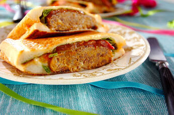 熱々にかぶりつきたい!ホットサンド ハンバーグ入りで食べ応えある人気レシピ