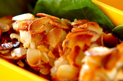 鶏むね肉のアーモンドマヨ