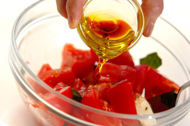 トマトとチーズのサラダの作り方の手順3