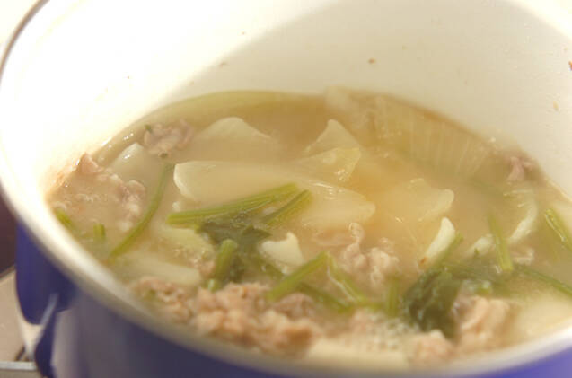 豚とホウレン草の白みそスープの作り方の手順3