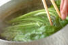小松菜と鶏皮のアーモンド和えの作り方の手順1