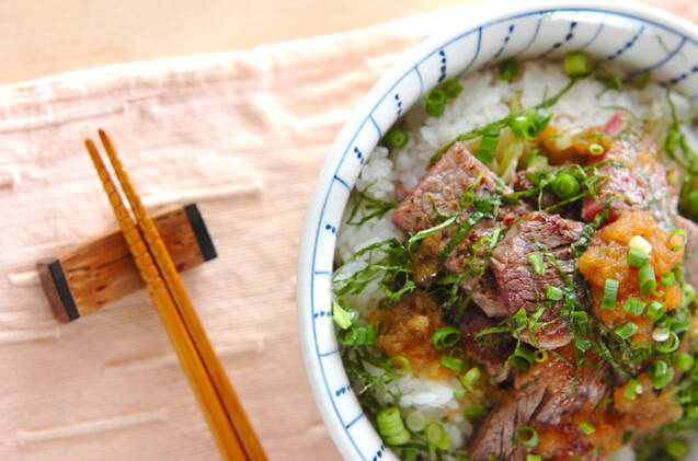 オニオンステーキ丼