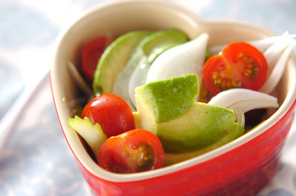 アボカドのゴマ油がけ