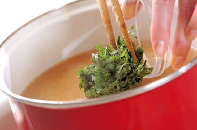 納豆とエノキのみそ汁の作り方の手順4