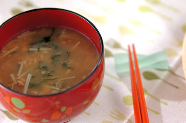 納豆とエノキのみそ汁