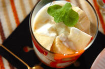 フルーツヨーグルトのメープルがけ