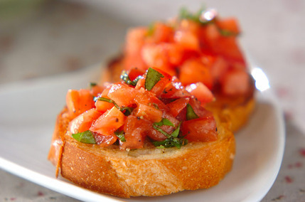 ワインのお供に トマトとバジルのブルスケッタ