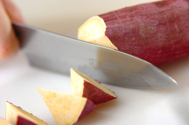サツマイモと小豆の煮物の作り方の手順1