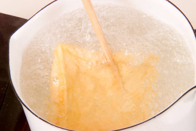 エノキと麩のみそ汁の作り方の手順2