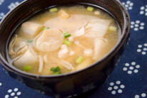 エノキと麩のみそ汁