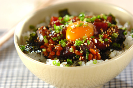 ピリ辛カツオ納豆丼