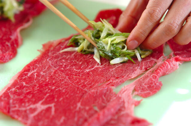 串カツ・牛肉と青ネギの作り方の手順1