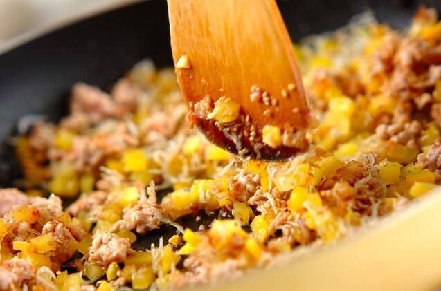 たくあんそぼろご飯の作り方の手順2