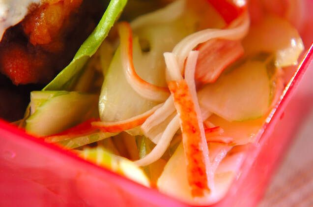 セロリとカニカマの和え物