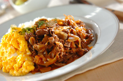 卵のせハヤシライス