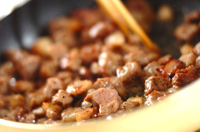 ガーリックトースト＆牛ステーキディップ風の作り方の手順4