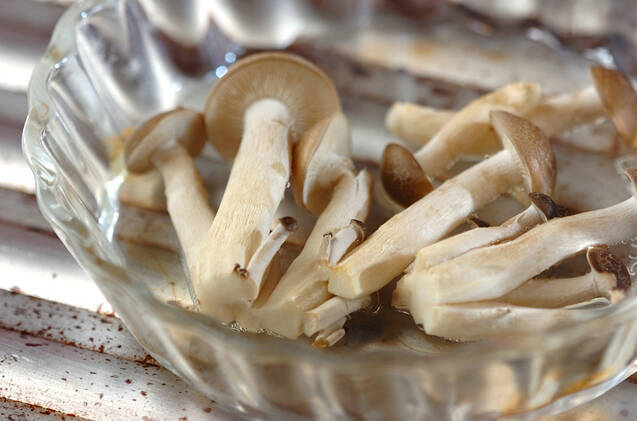 ホウレン草とシメジのポン酢しょうゆ和えの作り方の手順1