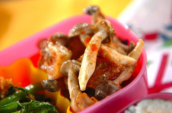 シメジと平天ののり和え