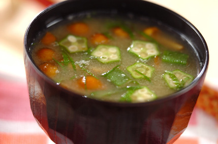 オクラとナメコのみそ汁