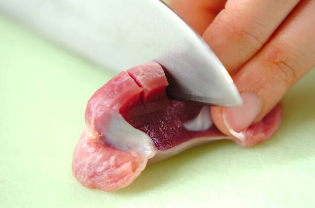 鶏リブと砂肝の黒酢煮の作り方の手順1