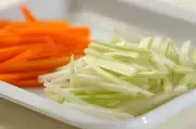 セロリのきんぴらの作り方1