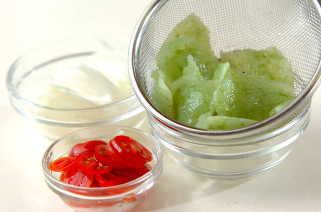 刺身コンニャクのカルパッチョ風サラダの作り方の手順1