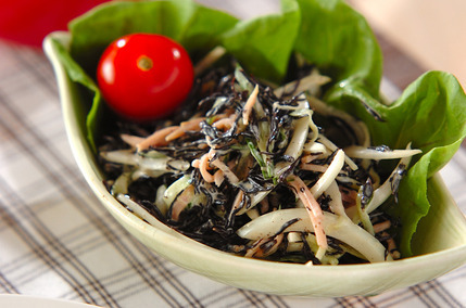 芽ヒジキの彩りサラダ