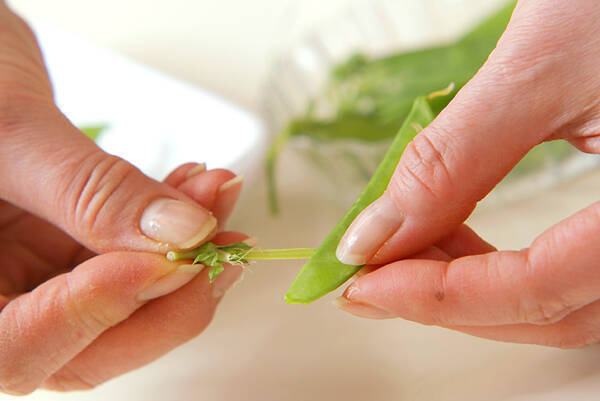 キヌサヤのしっとり煮の作り方の手順1