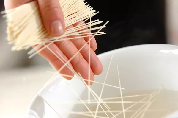 梅マヨ素麺の下準備1