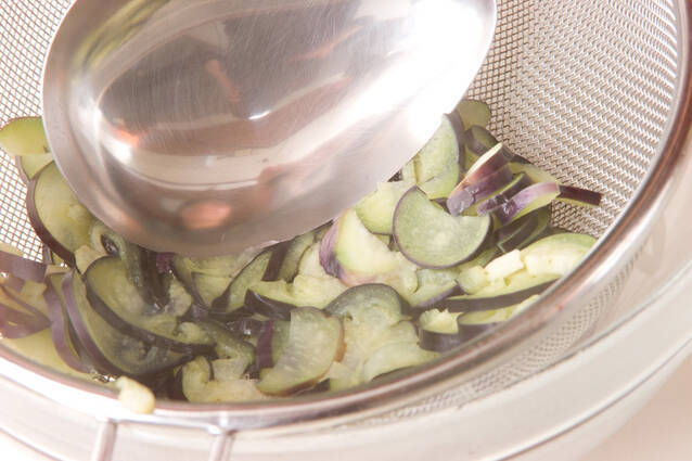 ナスのゴマ酢和えの作り方の手順3