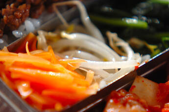 ナムル(ニンジン・モヤシ・ホウレン草)