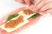 使い勝手抜群！豚肉薄切りの梅シソ巻きフライ by中島 和代さんの作り方1
