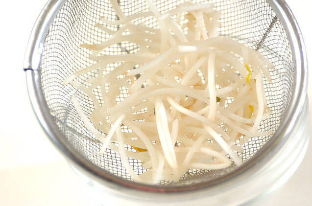 モヤシのゴマ酢和えの作り方の手順2