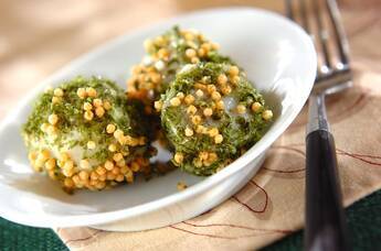 レンジでホクホク♪里芋のあられと梅風味青のり和え