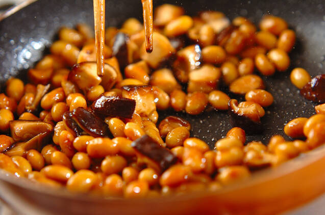 大豆とシイタケの炒め物の作り方の手順5