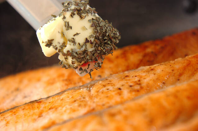 サーモンのハーブバターソテーの作り方の手順7