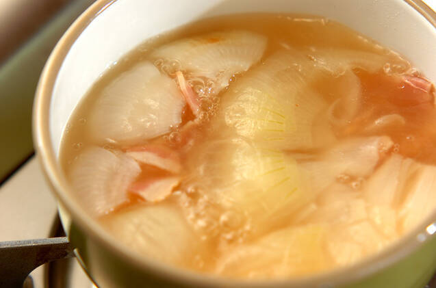 新玉ねぎのスープ 丸ごと使ってコクたっぷり by近藤 瞳さんの作り方の手順3