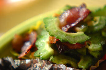 ゴーヤとベーコンの炒め物